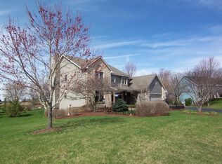 6707 Applewood Ln, Spring Grove, IL 60081