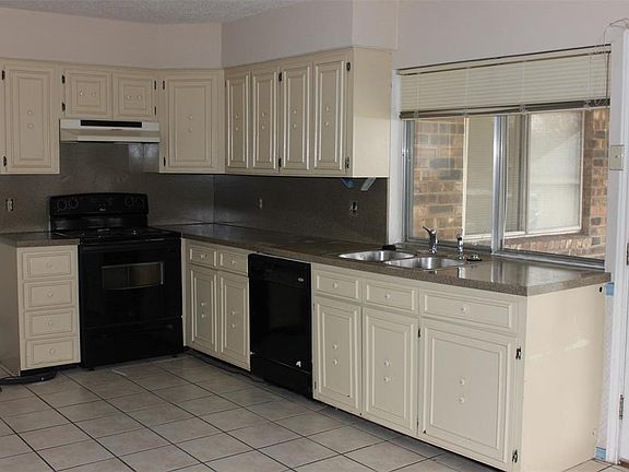 3rd image of 3517 Wildwood Cir