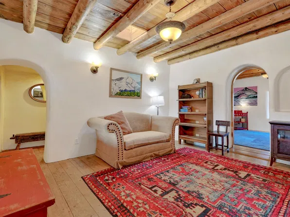 32 Valerio Road, Ranchos de Taos, NM 87557