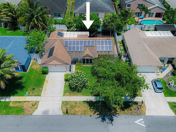 3rd image of 9351 Dunhill Dr