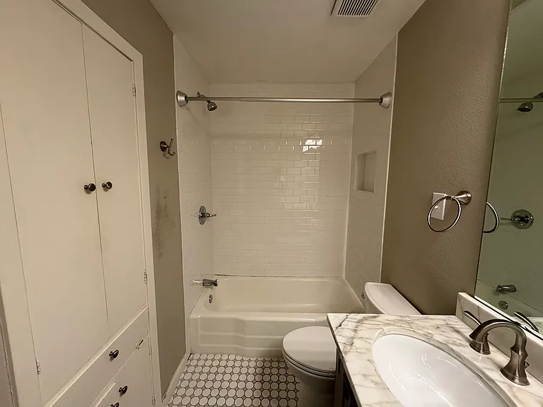 7424 W Northwest Hwy #6 — Photo 28
