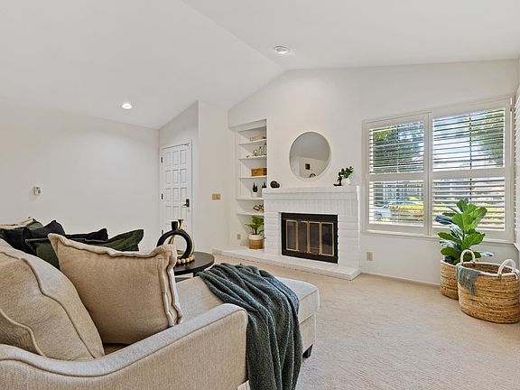 4th image of 1637 Woodhill Dr