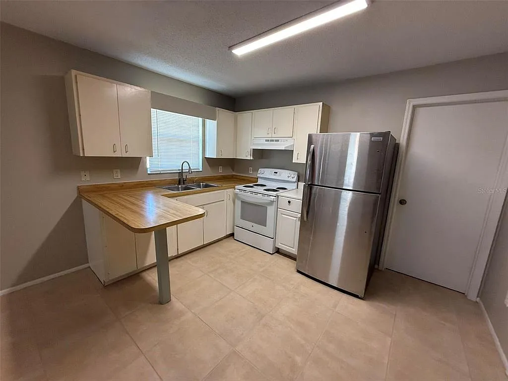 2 bed, 2.0 bath, 957 sqft, $1,345 — Photo 3