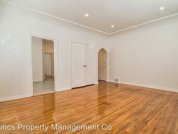 5th image of 367 N Curson Ave APT 08
