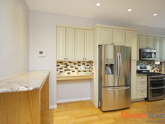 3rd image of 2444 28th St APT 2A