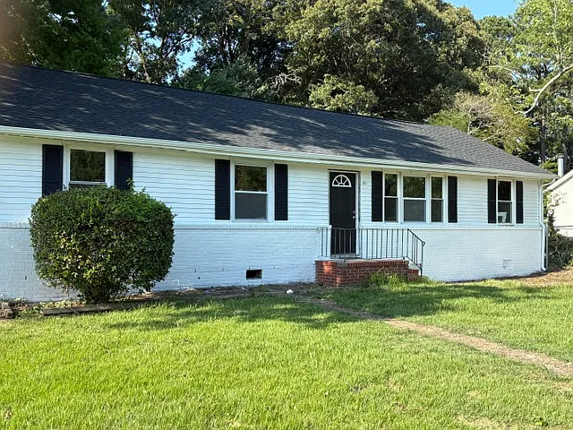915 Coleman Dr — Photo 2