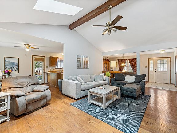 4th image of 41 Beaujolais Dr