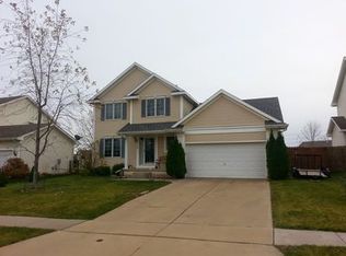 9356 Lake Dr, West Des Moines, IA 50266