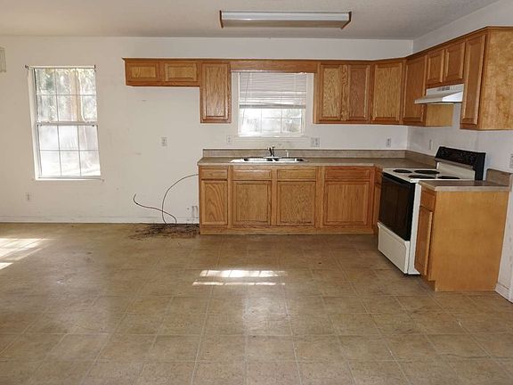 3rd image of 418 McGee St NE