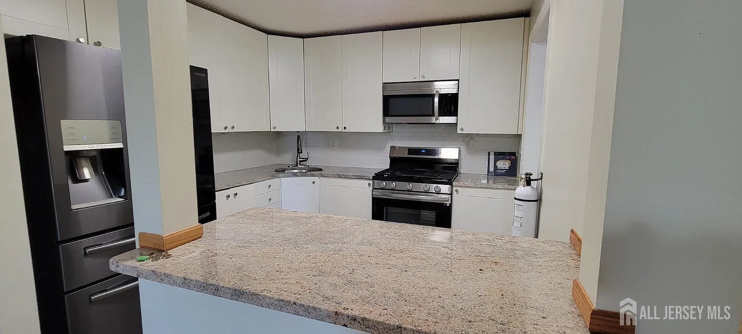 2 bed, 2.0 bath, 1211 sqft, $2,400 — Photo 4