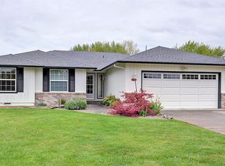 2129 Happy Valley Dr, Medford, OR 97501