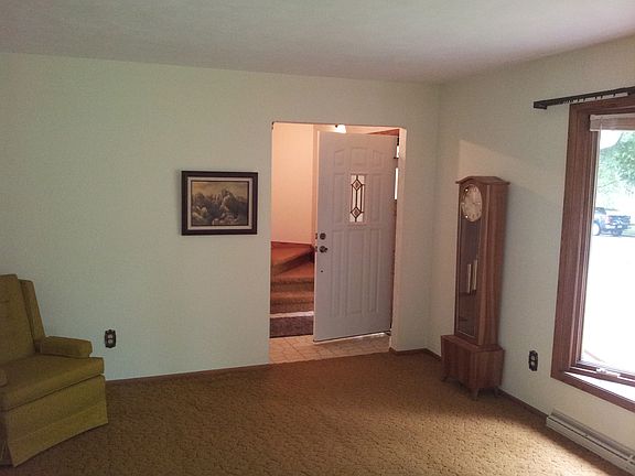 3rd image of 824 Sterling Dr