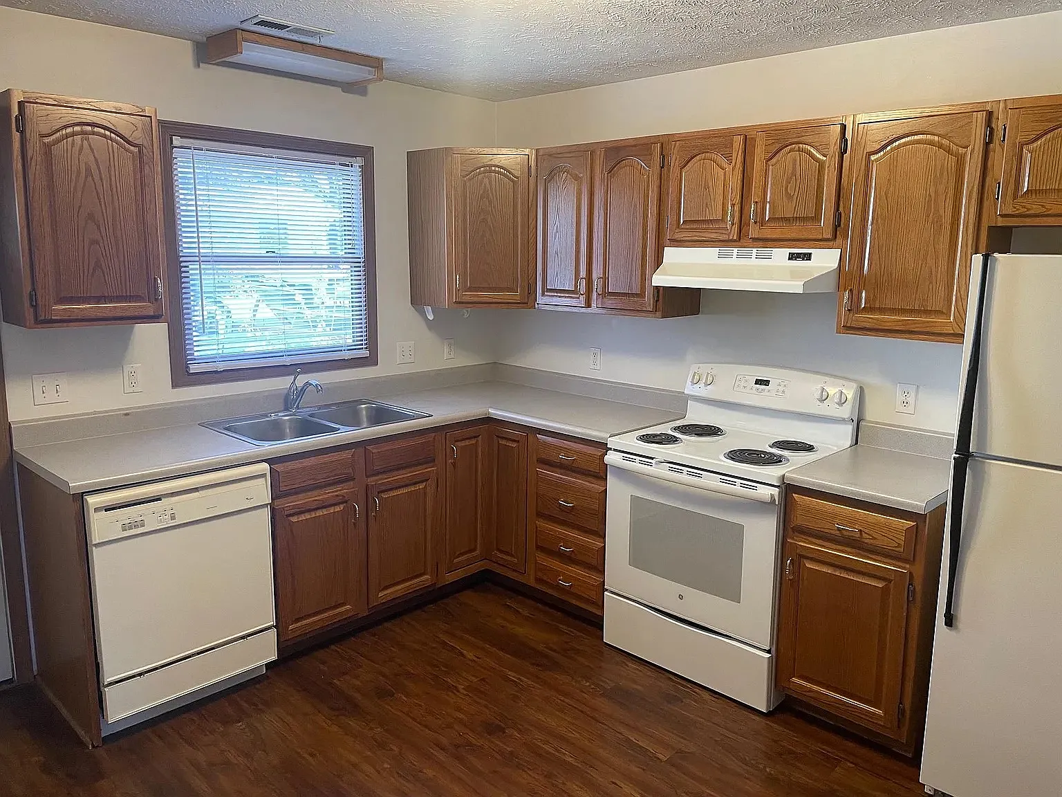 3 bed, 1212 sqft, $1,390 — Photo 4