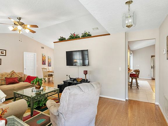 3rd image of 2630 Kingsmill Ave