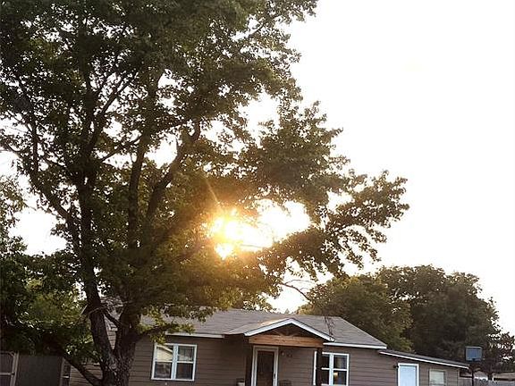 4th image of 712 N Oak