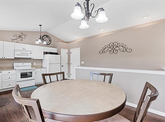 5th image of 120 Hollyhock Dr