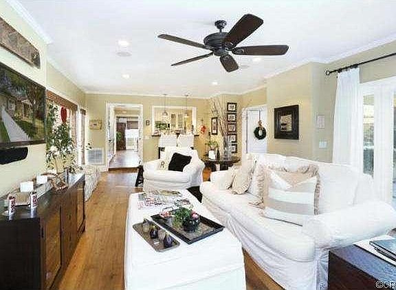 4th image of 390 Costa Mesa St