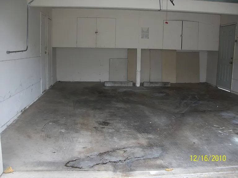 9504 Emerald Park Dr #4 — Photo 2