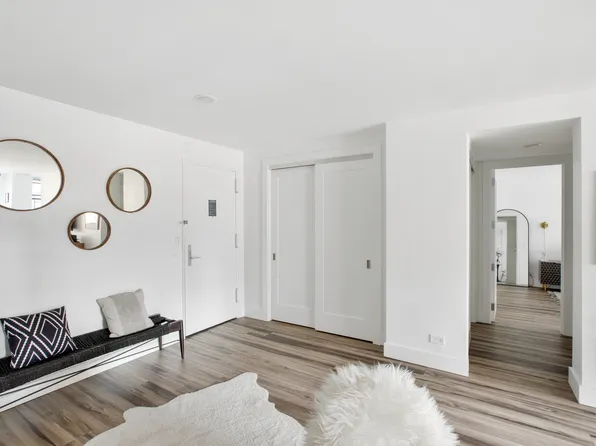 330 West 58th Street image 3 of 23