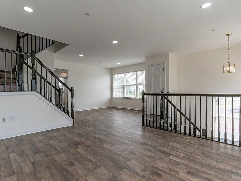 5601 Ashburn Ter — Photo 10