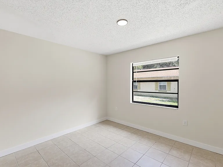 1725 Birchwood Cir #1 — Photo 8