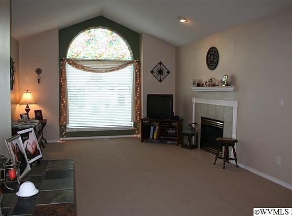 2nd image of 1472 Orchardview Ave NW