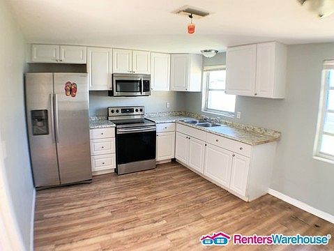 3rd image of 5211 Janice Ln