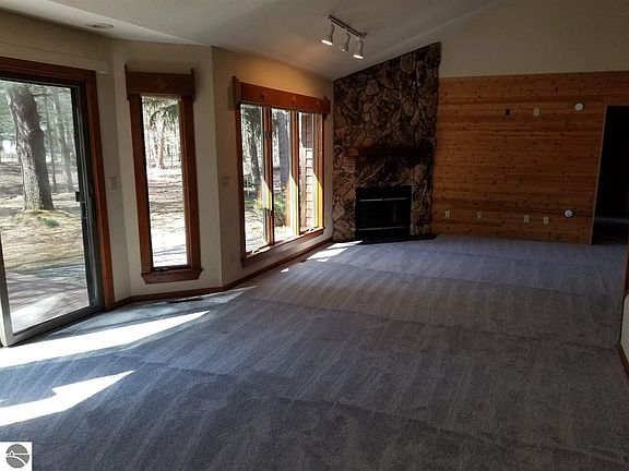 5th image of 2592 Tamarack Dr