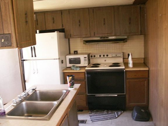 4th image of 76 Southwoods Dr