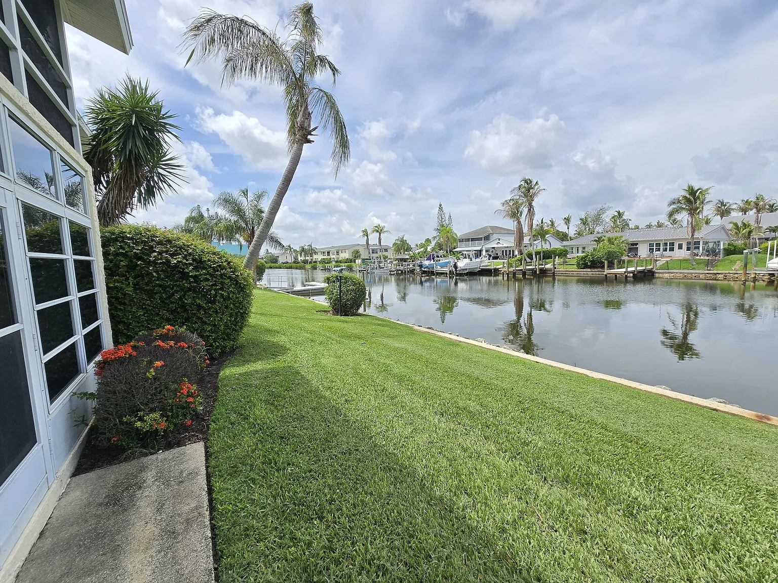 2 bed, 2.0 bath, 1000 sqft, $2,150 — Photo 2