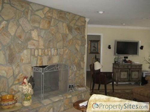 3rd image of 390 Forest Hill Dr