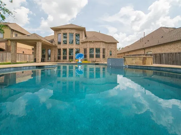 115 N Winter Sunrise Cir, Tomball, TX 77375