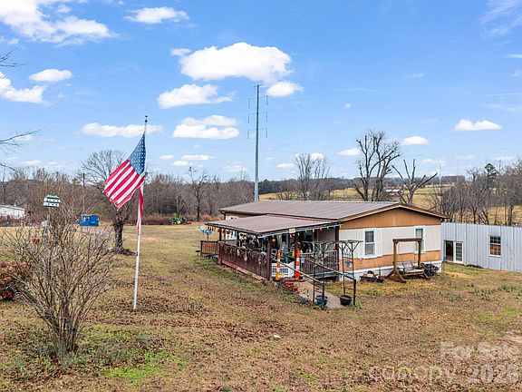 4th image of 827 Old Henrietta Rd