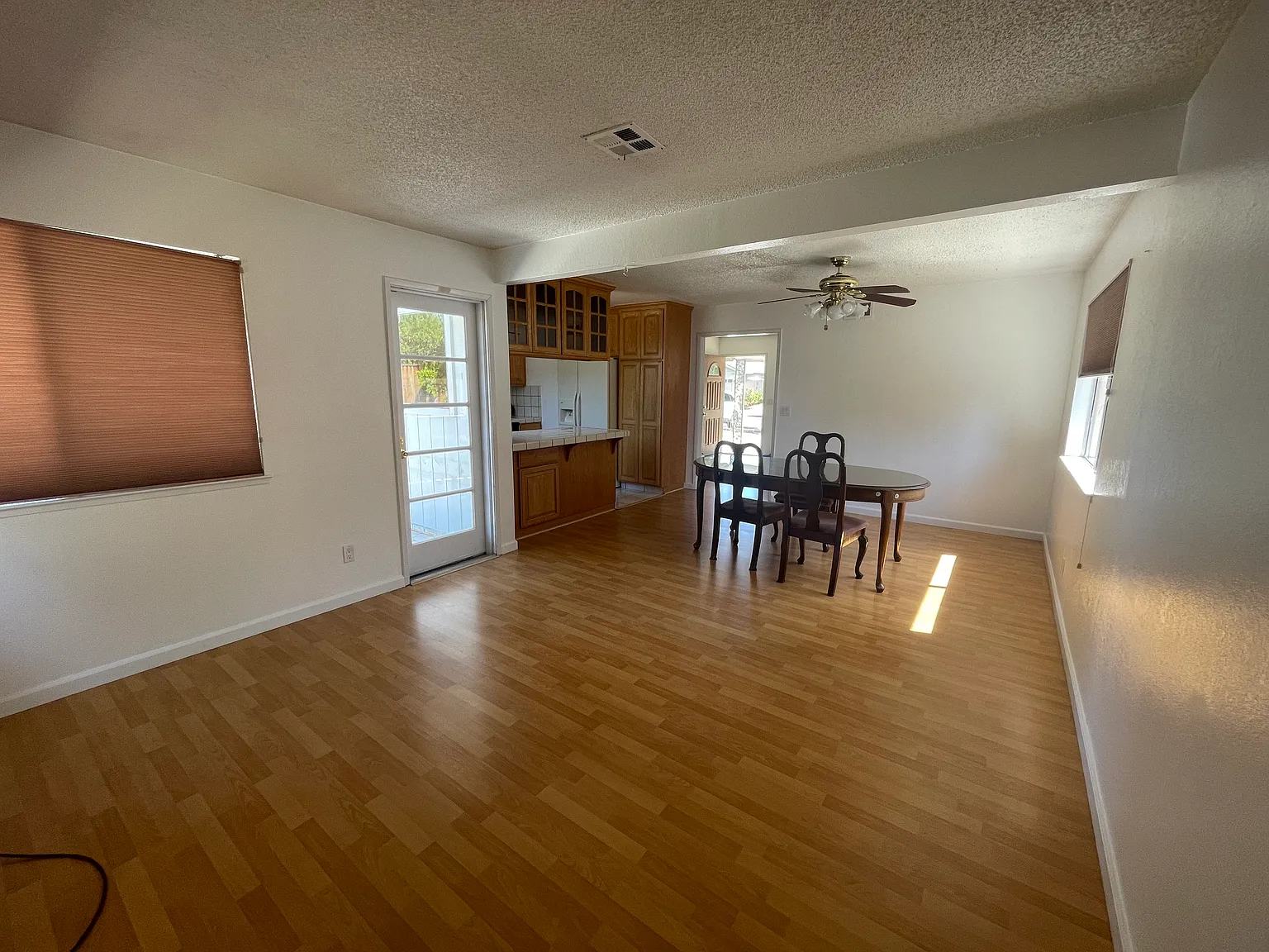 3 bed, 1295 sqft, $3,900 — Photo 4