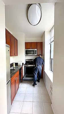 4th image of 39 W 76th St #4