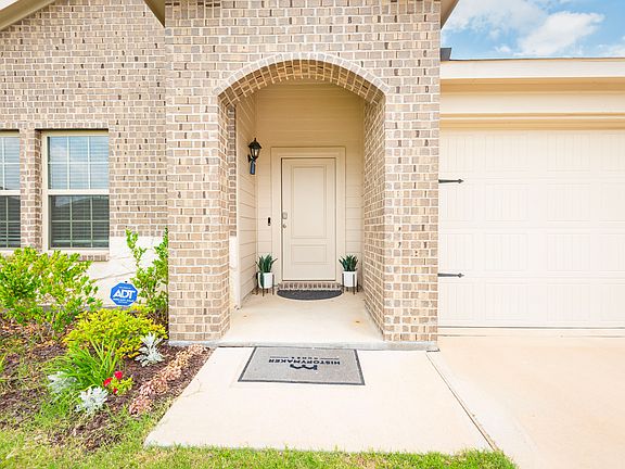 2nd image of 300 Tadpole Ln