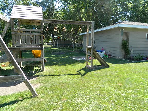 4th image of 24106 W Hillcrest Dr