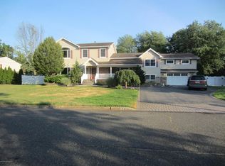 24 Kenneth Ter E, Middletown, NJ 07748