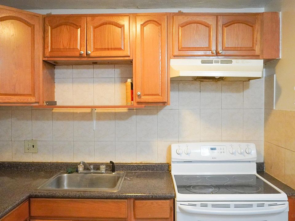 2nd image of 12 Bailey St #8