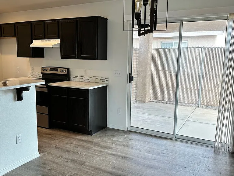 1514 Pebble Dr — Photo 10