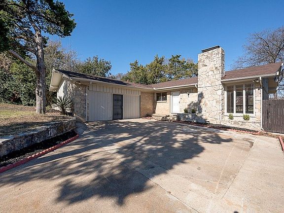 4th image of 1017 Highland Oaks Dr