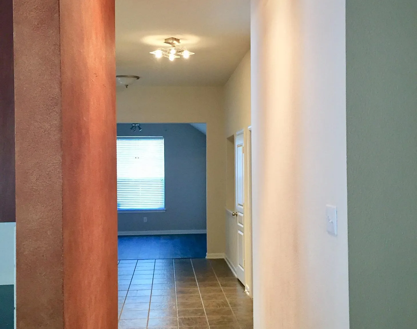 3 bed, 1927 sqft, $2,400 — Photo 4
