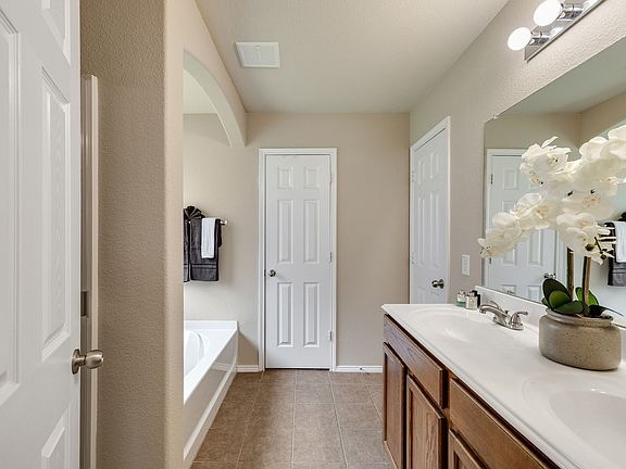 5th image of 5640 Lincolnwood Dr