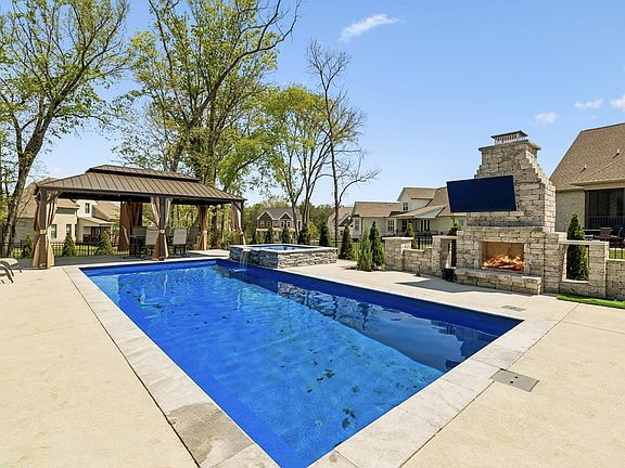 4th image of 1008 Quillen Way