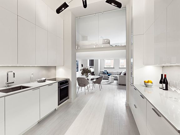 3rd image of 23 Waverly Pl APT 6X