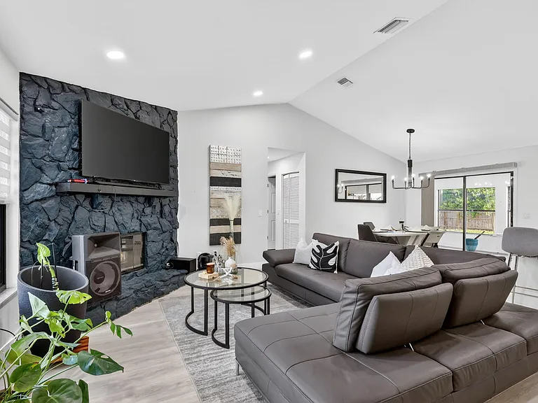 481 SW Aster Rd — Photo 10