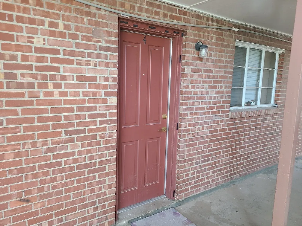 701 W Yandell Drive Unit 4 — Photo 3
