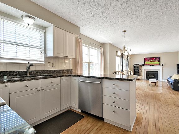 4th image of 305 Myers Dr