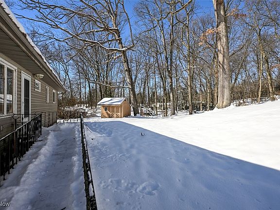3rd image of 277 Lake Front Dr