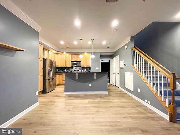 2nd image of 9526 Hyde Pl #9526
